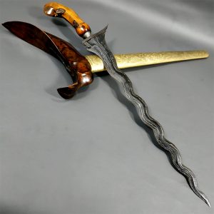 Keris Parungsari Wengkon Isen Tangguh Kartasura