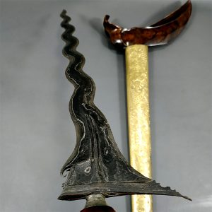 Keris Parungsari Wengkon Isen Tangguh Kartasura