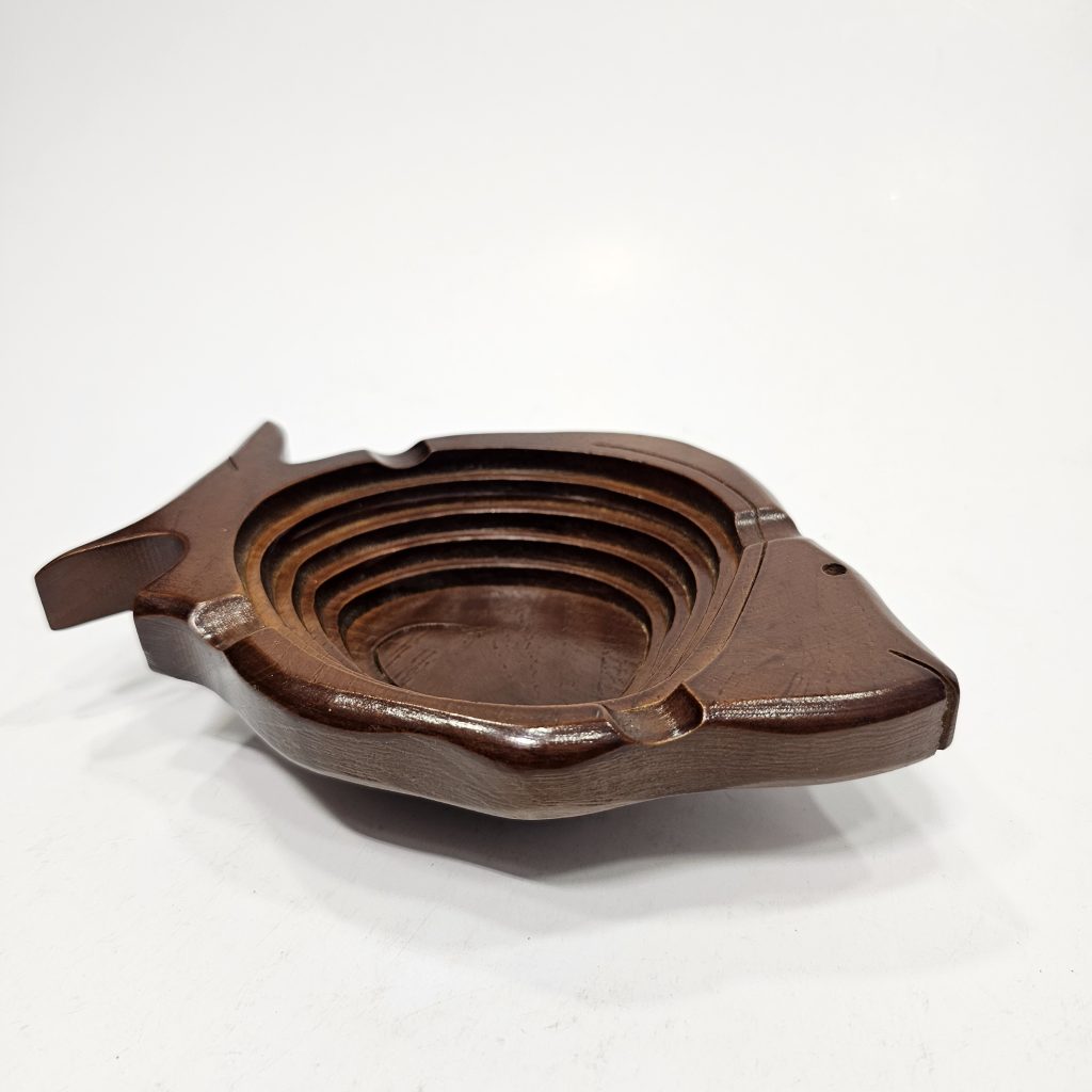 Asbak Kayu Jati Motif Ikan Spiral