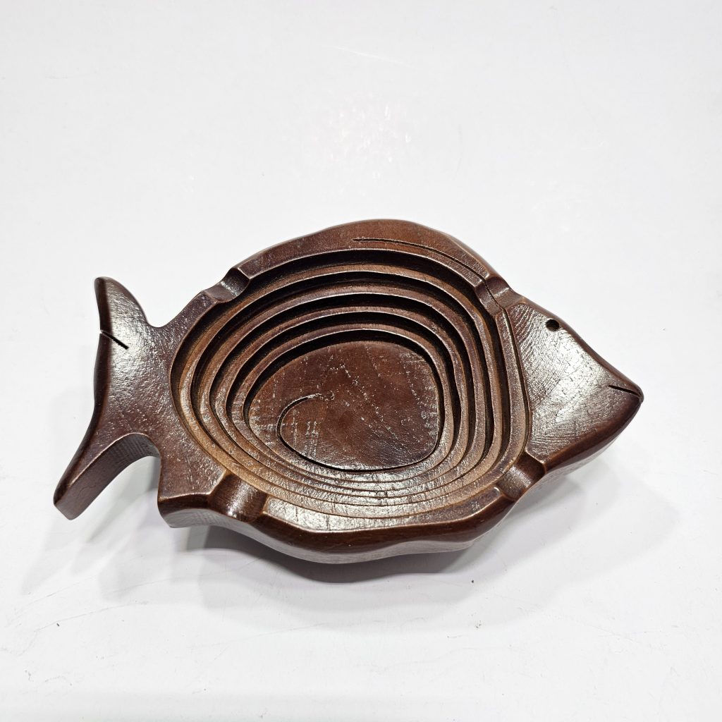 Asbak Kayu Jati Motif Ikan Spiral