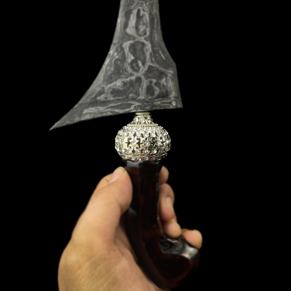 Selut Mendak Keris Model Kendhit Warna Perak