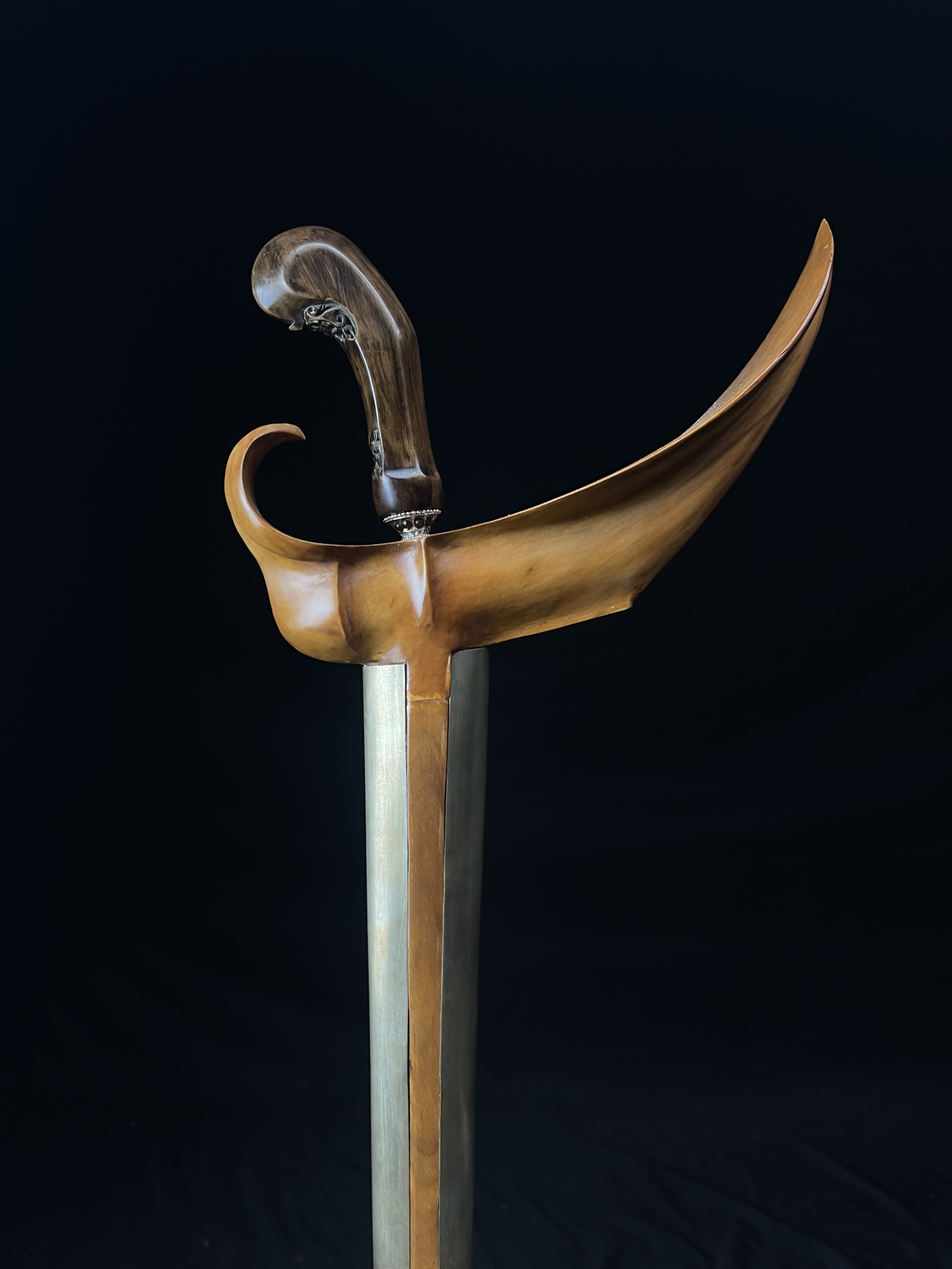 Keris Sengkelat Pamor Banyu Mili